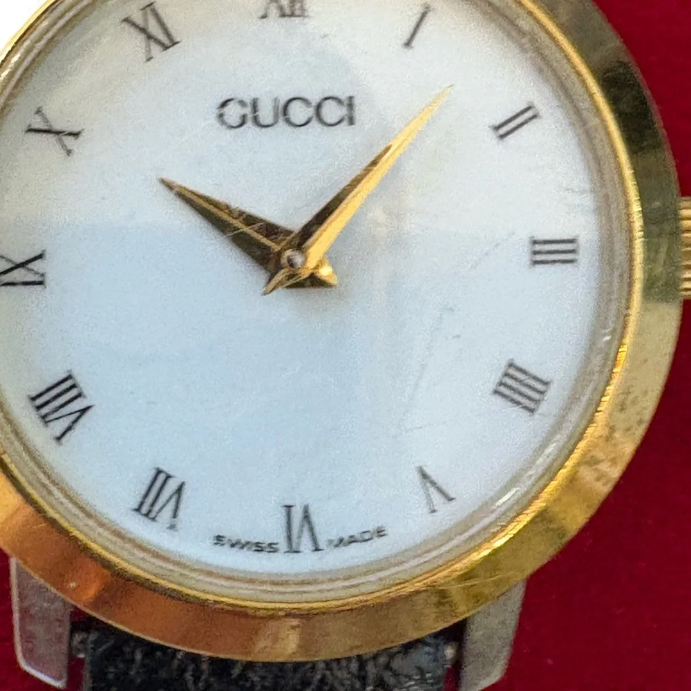 Vintage Gucci Gold and Black Roman Numeral Watch Swiss Made - Picture 9 of 13